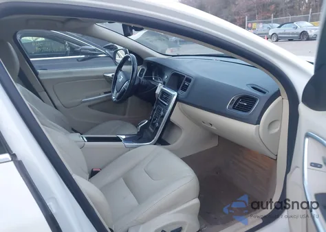 2015 Volvo S60 T5 Premier z USA, uszkodzony, nr VIN YV1612TB8F1314640